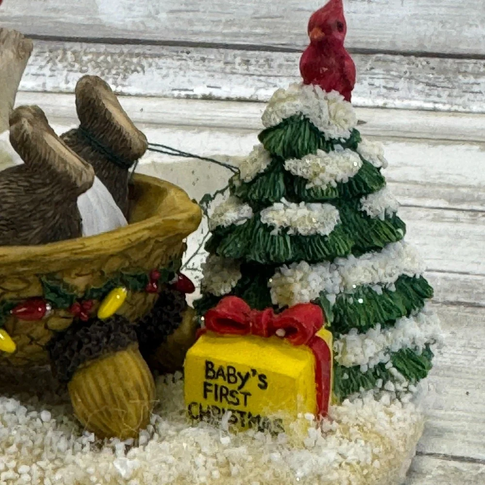 Charming Tails‎ Squashville Baby's 1st Christmas Baby Crib Mouse Figurine 87/705